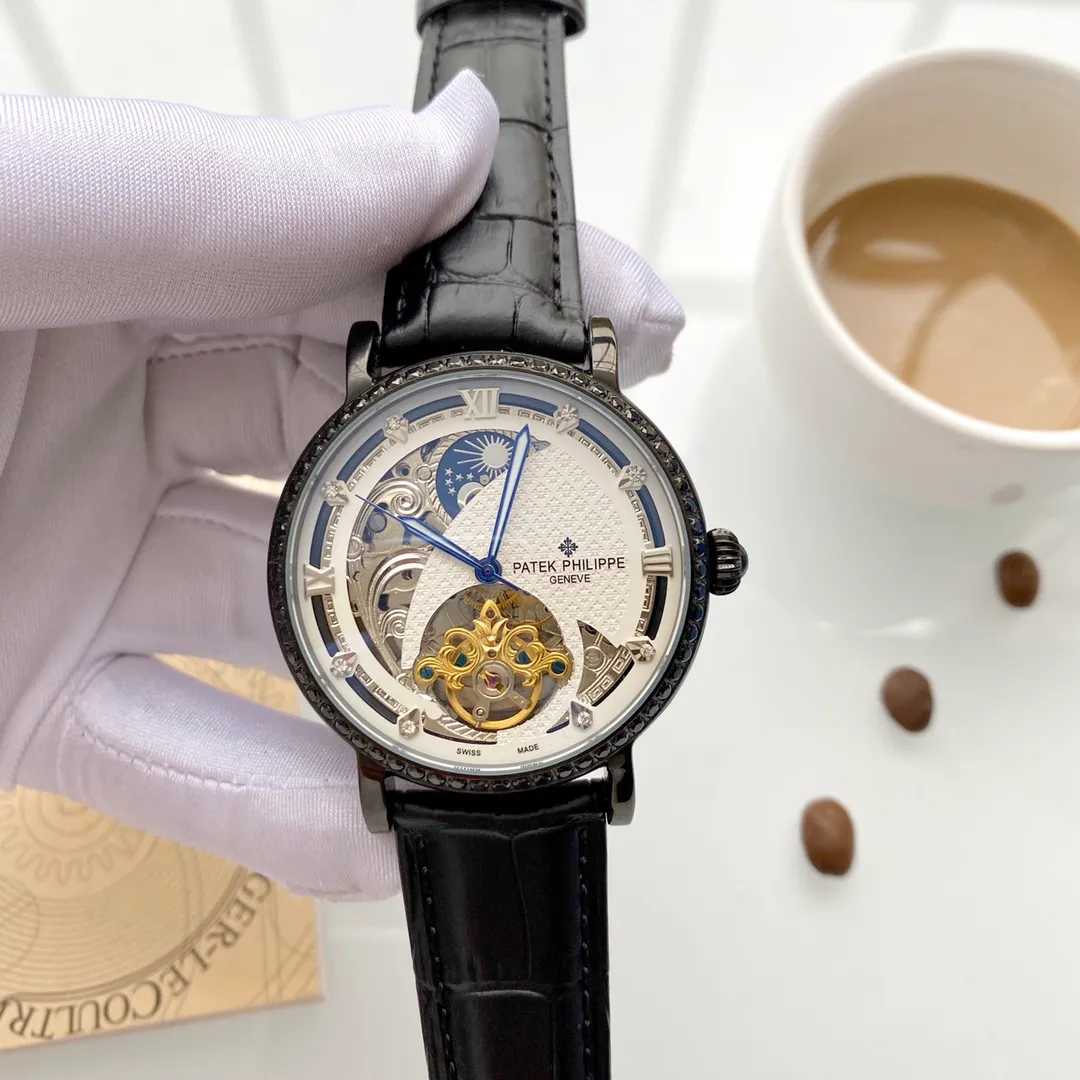 【Foreign Trade Import】💰1720! Patek Philippe (top quality, outstanding debut) 🎉🎉 [Type]: Boutique men's watch (top) exquisite quality [Strap]: Genuine leather strap (durable) [Movement]: Top mechanical movement (stable) [Material]: Mineral super strong mirror (wear-resistant) Exquisite quality Generous style Excellent temperament Wisdom and exclusivity [Size]: 43mm in diameter and 12mm in thickness Hot sale on the market! Welcome to reprint!